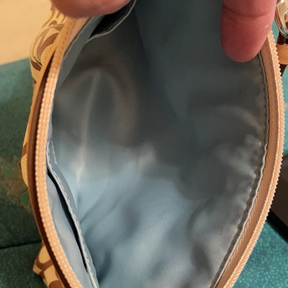 Coach wristlet - Picture 3 of 5